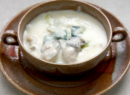 葉玉ねぎとカキのチャウダー