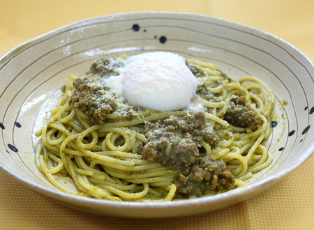 葉玉ねぎのグリーンミートカレースパゲッティ