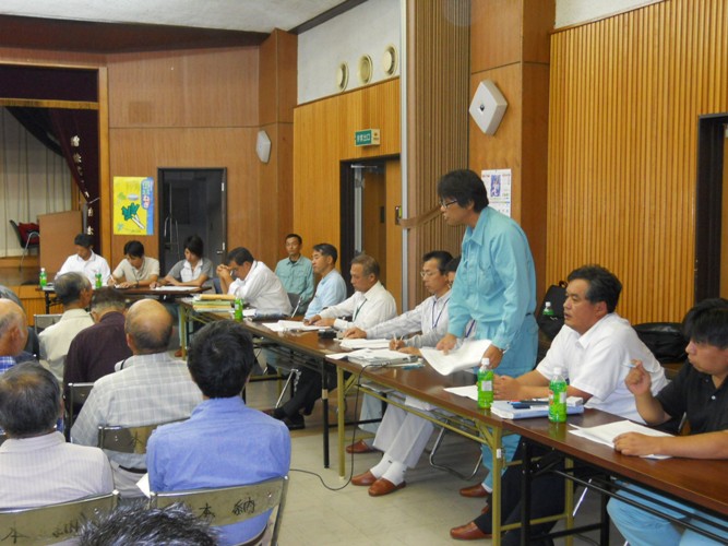 討議する関係者・生産者
