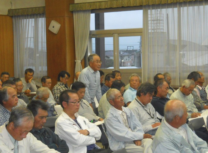 意見交換する生産者2